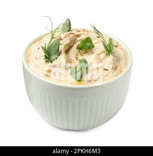 Ciotola di gustoso hummus con foglie di piselli isolato su bianco Foto Stock