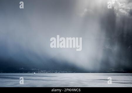 Tempesta passando sopra il Lago di Ginevra Foto Stock