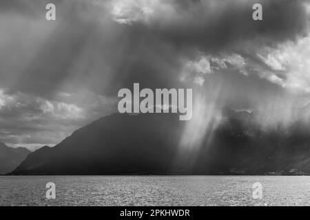 Tempesta passando sopra il Lago di Ginevra Foto Stock