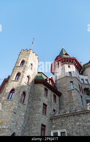 Saint Moritz, Svizzera, 21 febbraio 2023 edificio del famoso hotel Badrutts Palace nel centro della città Foto Stock