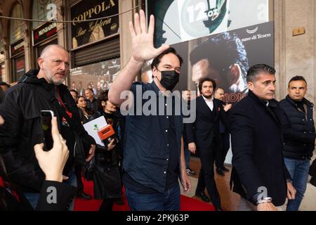 Milano, Italia. 07th Apr, 2023. Quentin Tarantino è stato visto alla Mondadori Bookstore di Milano il 7 2023 aprile (Foto di Mairo Cinquetti/NurPhoto) Credit: NurPhoto SRL/Alamy Live News Foto Stock