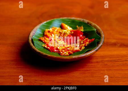 Bawang di Sambal caldo o salsa piccante di peperoncino di cipolla, in fuoco poco profondo Foto Stock