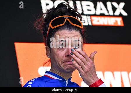 Denaix, Francia. 08th Apr, 2023. Il francese Audrey Cordon Ragot raffigurato all'inizio della terza edizione della corsa femminile d'élite della manifestazione ciclistica 'Paris-Roubaix', 145, a 4 km da Denain a Roubaix, Francia sabato 08 aprile 2023. FOTO DI BELGA JASPER JACOBS Credit: Belga News Agency/Alamy Live News Foto Stock