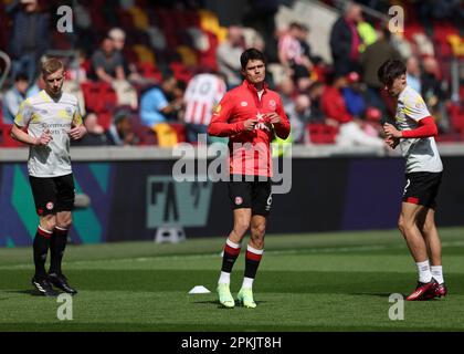 Londra, Regno Unito. 08th Apr, 2023. 8th aprile 2023; GTECH Community Stadium, Brentford, Londra, Inghilterra; Premier League Football, Brentford contro Newcastle United; Christian Norgaard di Brentford Warming Up Credit: Action Plus Sports Images/Alamy Live News Foto Stock