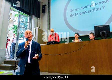 Parigi, Francia, Act Up -Parigi, riunione settimanale, Avvocati HIV, presentazione, con il professor Jean-Francois Delfraissy, Prep Scientific Study, Ipergay, nell'anfiteatro universitario di Belle Arti, incontro di presentazione Foto Stock