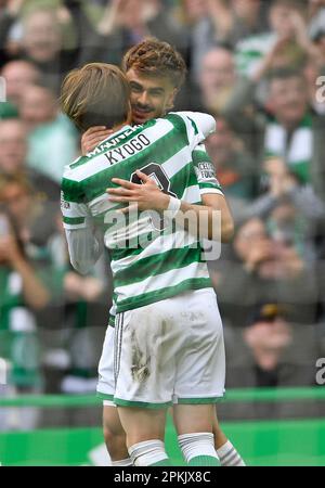 Glasgow, Regno Unito. 8th Apr, 2023. Jota of Celtic segna il suo gol di lato 3rd durante la partita Scottish Premiership al Celtic Park, Glasgow. Il credito dell'immagine dovrebbe essere: Neil Hanna/Sportimage Credit: Sportimage/Alamy Live News Foto Stock