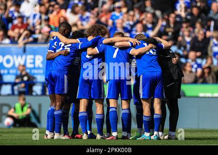 Leicester, Regno Unito. 08th Apr, 2023. La squadra di Leicester ha un huddle di gruppo durante la partita della Premier League Leicester City vs Bournemouth al King Power Stadium di Leicester, Regno Unito, 8th aprile 2023 (Foto di Mark Cosgrove/News Images) a Leicester, Regno Unito il 4/8/2023. (Foto di Mark Cosgrove/News Images/Sipa USA) Credit: Sipa USA/Alamy Live News Foto Stock