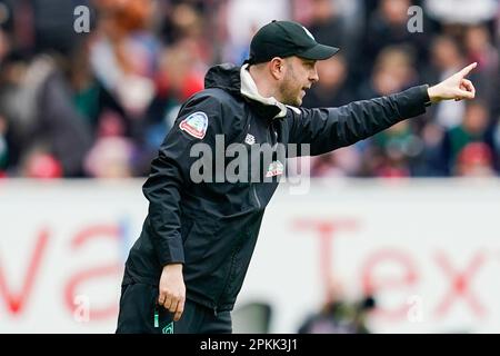 Magonza, Germania. 08th Apr, 2023. Calcio: Bundesliga, FSV Mainz 05 - Werder Bremen, Giornata 27, Mewa Arena. L'allenatore di Brema Ole Werner gesta. Credit: Uwe Anspach/dpa - NOTA IMPORTANTE: In conformità ai requisiti della DFL Deutsche Fußball Liga e del DFB Deutscher Fußball-Bund, è vietato utilizzare o utilizzare fotografie scattate nello stadio e/o della partita sotto forma di sequenze di immagini e/o serie di foto simili a video./dpa/Alamy Live News Foto Stock