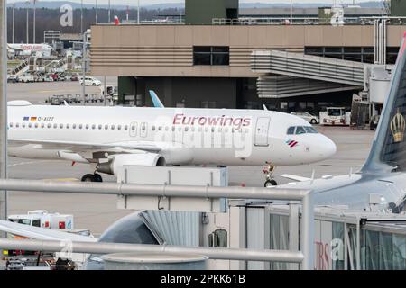 Zurigo (Svizzera), 2 gennaio 2023 Eurowings Airbus A320-214 è in entrata Foto Stock