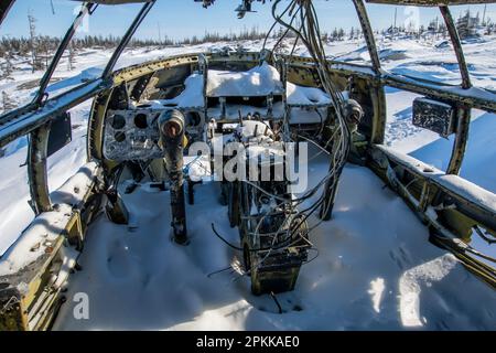 Cockpit di Miss Piggy Curtiss C-46 Commando ha schiantato aerei a Churchill, Manitoba, Canada Foto Stock