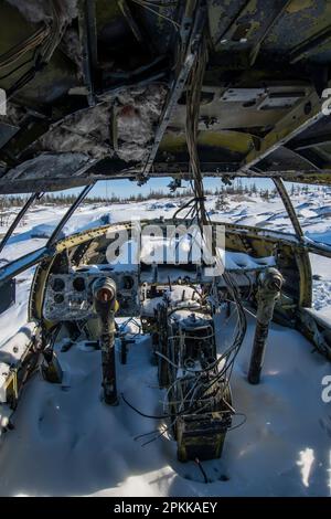 Cockpit di Miss Piggy Curtiss C-46 Commando ha schiantato aerei a Churchill, Manitoba, Canada Foto Stock