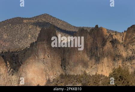 Scogliere e luci, Smith Rock state Park, Oregon Foto Stock