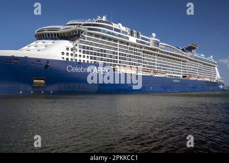 San Juan, Stato di Vereinigte. 27th Mar, 2023. Il Celebrity Apex, una nave da crociera Edge-class operata da Celebrity Cruises, una filiale di Royal Caribbean Cruises Ltd., al molo di San Juan, Porto Rico Lunedi, 27 marzo 2023. Credit: Ron Sachs/CNP/dpa/Alamy Live News Foto Stock