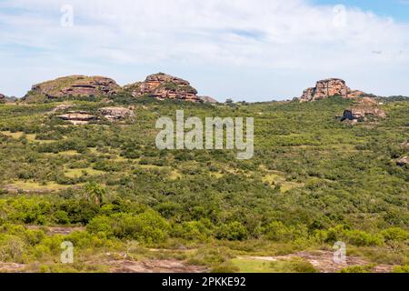 Formazioni geologiche e foreste, Cacapava do sul, Rio Grande do sul, Brasile Foto Stock