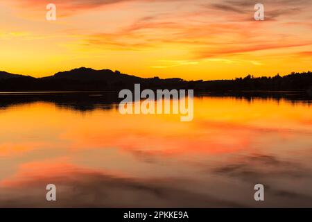 Lago Hopfensee, Allgau, Swabia, Baviera, Germania, Europa Foto Stock