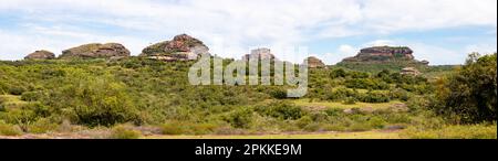 Panorama delle formazioni geologiche e della foresta, Cacapava do sul, Rio Grande do sul, Brasile Foto Stock