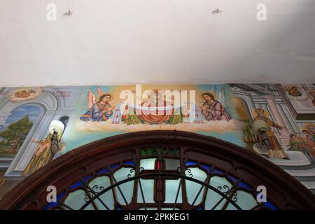 Dipinti all'interno del luogo di nascita della Vergine Maria sotto la Chiesa di Sant'Anna nel centro storico di Gerusalemme. Gerusalemme, Israele: Aprile 2022 Foto Stock