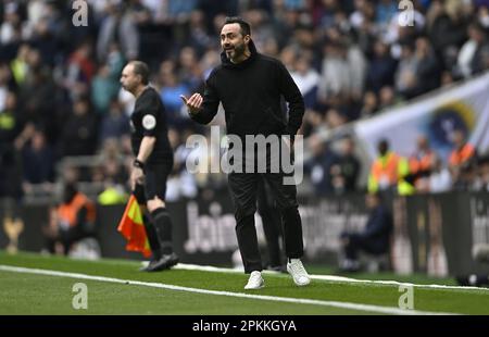 Londra, Regno Unito. 8th Apr, 2023. Roberto De Zerbi (Brighton manager) durante la partita della Tottenham V Brighton Premier League allo stadio Tottenham Hotspur. Credit: MARTIN DALTON/Alamy Live News Foto Stock