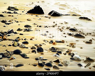 Tramonto sulla spiaggia di Tapia de Casariego, Asturias, Spagna Foto Stock