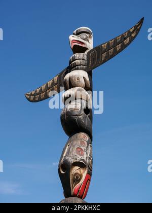 Totem pole delle prime Nazioni, Duncan, Vancouver Island, British Columbia, Canada, Nord America Foto Stock