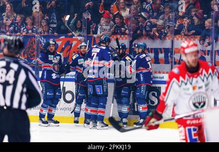 VŠxjš, Svezia, 8 aprile, 2023 Semifinale 5 Vaxjo Lakers - Frolunda HC Vaxjo Lakers vince la partita per 3-2 Credit: PEO Mšller/Alamy Live News Foto Stock