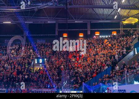 VŠxjš, Svezia, 8 aprile, 2023 Semifinale 5 Vaxjo Lakers - Frolunda HC Vaxjo Lakers vince la partita per 3-2 Credit: PEO Mšller/Alamy Live News Foto Stock