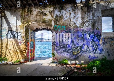 Vista del ponte 25 Abril da Arialva, Lisbona, Portogallo, Europa Foto Stock