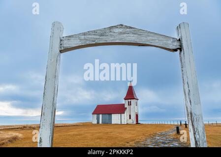 La vecchia chiesa in legno di Hellnakirkja, Hellnar, Penisola di Snaefelsnes, Vesturland, Islanda occidentale, Islanda, regioni polari Foto Stock