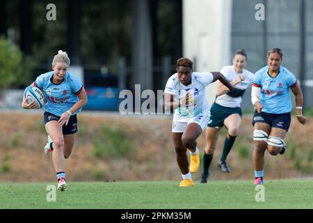 Layne Morgan of the Waratahs corre con la palla durante il Build corp Super W Match tra i Waratahs e i Drua al Concord Oval il 8 aprile 2023 a Sydney, Australia Foto Stock