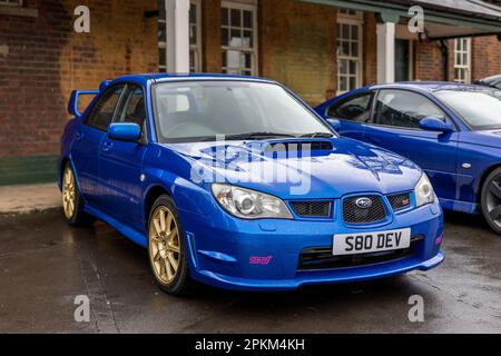 2006 Subaru Impreza WRX STI, in mostra alla Motorsport Assembly tenutasi presso il Bicester Heritage Centre il 26th marzo 2023. Foto Stock