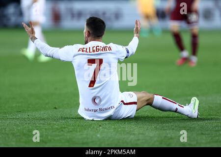 Torino, Italia. 08th Apr, 2023. Lorenzo Pellegrini di AS Roma gesti durante la Serie Una partita tra Torino FC e come Roma allo Stadio Olimpico il 8 aprile 2023 a Torino. Credit: Marco Canoniero/Alamy Live News Foto Stock