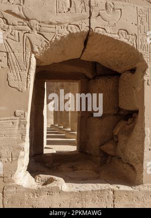 Il Ramesseum, Tempio mortuario di Ramesse II sulla riva occidentale del Nilo a Luxor, Egitto Foto Stock