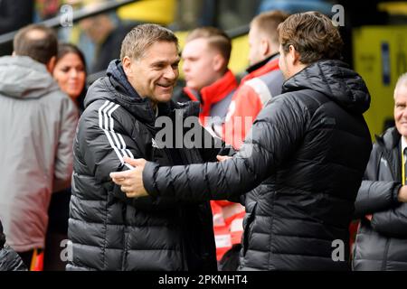 Oliver RUHNERT (left, UB, manager professional football) e Edin TERZIC (allenatore, DO) parlano tra loro, parlando, intrattenimento, calcio 1st Bundesliga, 27th matchday, Borussia Dortmund (DO) - Union Berlin (UB) 2:1, il 8th aprile 2023 a Dortmund/Germania. Foto Stock