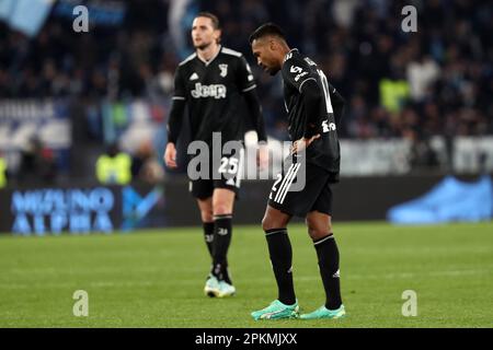 Roma, . 08th Apr, 2023. Roma, Italia 08.04.2023: Delusione Alex Sandro (Juventus) al termine della Serie A 2022/2023 campionato di calcio match, giorno 29, tra SS Lazio vs FC Juventus Torino allo stadio Olimpico di Roma. Credit: Independent Photo Agency/Alamy Live News Foto Stock