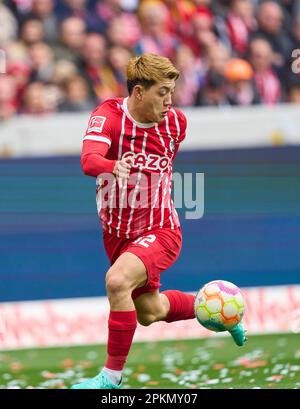 Ritsu Doan, FRG 42 nella partita SC FREIBURG - FC BAYERN MUENCHEN 0-1 1.German Football League il 8 aprile 2023 a Friburgo, Germania. Stagione 2022/2023, giorno 27, 1.Bundesliga, FCB, BVB, München, 27.Spieltag. © Peter Schatz / Alamy Live News - LE NORMATIVE DFL VIETANO L'USO DELLE FOTOGRAFIE come SEQUENZE DI IMMAGINI e/o QUASI-VIDEO - Foto Stock