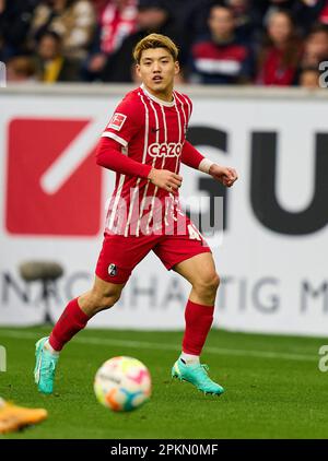 Ritsu Doan, FRG 42 nella partita SC FREIBURG - FC BAYERN MUENCHEN 0-1 1.German Football League il 8 aprile 2023 a Friburgo, Germania. Stagione 2022/2023, giorno 27, 1.Bundesliga, FCB, BVB, München, 27.Spieltag. © Peter Schatz / Alamy Live News - LE NORMATIVE DFL VIETANO L'USO DELLE FOTOGRAFIE come SEQUENZE DI IMMAGINI e/o QUASI-VIDEO - Foto Stock