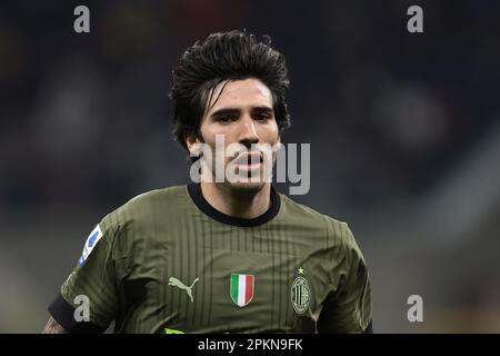Milano, Italia, 7th aprile 2023. Sandro tonali dell'AC Milan durante la Serie A match a Giuseppe Meazza, Milano. L'immagine di credito dovrebbe essere: Jonathan Moskrop / Sportimage Foto Stock