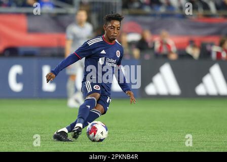 8 aprile 2023; Foxborough, ma, USA; New England Revolution Forward Latif Benedizione (19) con la palla durante un incontro MLS tra CF Montreal e New England Revolution. Anthony Nesmith/CSM(Credit Image: © Anthony Nesmith/Cal Sport Media) Foto Stock