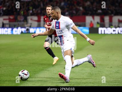 Nizza, Francia. 08th Apr, 2023. Kylian Mbappe di PSG durante il campionato francese Ligue 1 partita di calcio tra OGC Nizza e Parigi Saint-Germain il 8 aprile 2023 alla Riviera Allianz di Nizza, Francia - Foto Jean Catuffe/DPPI Credit: DPPI Media/Alamy Live News Foto Stock