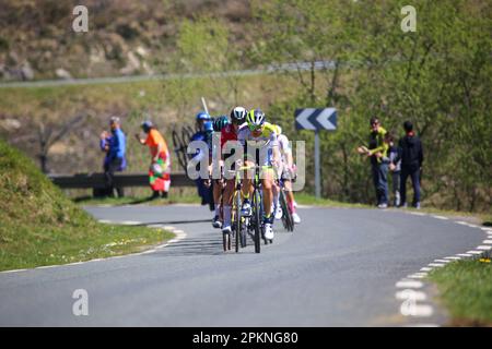 Azurki, Euskadi, Spagna. 8th Apr, 2023. Azurki, Spagna, 08th aprile 2023: Il gruppo di inseguimento trainato da Rein TaaramÃ¤e (Intermarche - Circus - Wanty) durante la 6th tappa del Paese Basco Itzulia 2023 con partenza e arrivo a Eibar, il 08 aprile 2023, ad Azurki, Spagna. (Credit Image: © Alberto Brevers/Pacific Press via ZUMA Press Wire) SOLO PER USO EDITORIALE! Non per USO commerciale! Foto Stock