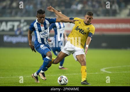 Gent, Belgio. 08th Apr, 2023. Regalo di Gent Emmanuel Orban e Ismael Kandouss di Union, raffigurati in azione durante una partita di calcio tra KAA Gent e Royale Union Saint-Gilloise, sabato 08 aprile 2023 a Gent, il giorno 32 della prima divisione del campionato belga della 'Jupiler Pro League' del 2022-2023. BELGA PHOTO KRISTOF VAN ACCOM Credit: Belga News Agency/Alamy Live News Foto Stock