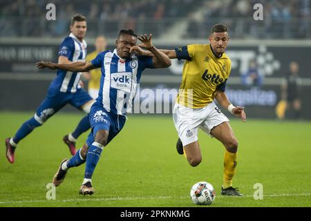 Gent, Belgio. 08th Apr, 2023. Regalo di Gent Emmanuel Orban e Ismael Kandouss di Union, raffigurati in azione durante una partita di calcio tra KAA Gent e Royale Union Saint-Gilloise, sabato 08 aprile 2023 a Gent, il giorno 32 della prima divisione del campionato belga della 'Jupiler Pro League' del 2022-2023. BELGA PHOTO KRISTOF VAN ACCOM Credit: Belga News Agency/Alamy Live News Foto Stock