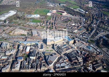 Una fotografia aerea del centro di Barnsley, che mostra il nuovo Glassworks Shopping Centre, South Yorkshire, Northern England, UK Foto Stock