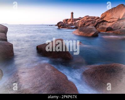 Faro, Côte de Granit Rose, Ploumanach, Ploumanac?h, Bretagna, Francia, Europa Foto Stock
