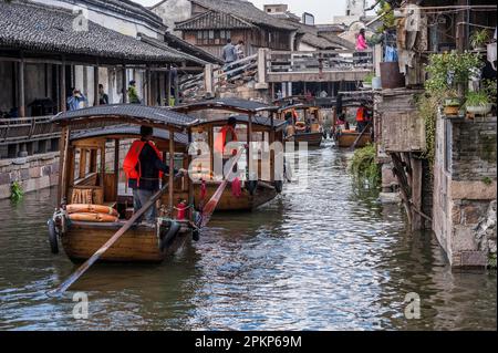 Canale di Wuzhen Xizha, Provincia di Zhejiong, Cina, Asia Foto Stock