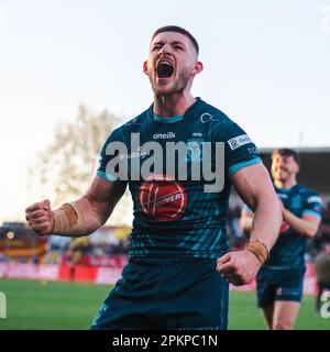 I giocatori di Daryl Powell e Warrington Wolves celebrano la vittoria contro i draghi catalani nella Betfred Super League Foto Stock