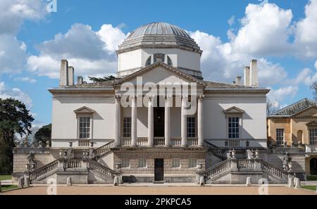 Chiswick House a Londra, Regno Unito, situato in grandi giardini nella parte ovest di Londra. Villa costruita in stile palladiano. Foto Stock