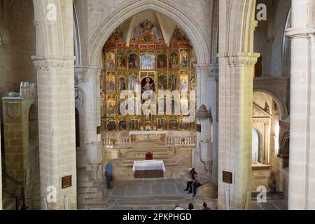 Pala d'altare principale nella chiesa di Santa Maria la Mayor, che contiene 25 pannelli dipinti ad olio da Fernando Gallego e dal Maestro Bartolomé. Trujillo, Spagna. Foto Stock