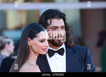 VENEZIA, ITALIA - SETTEMBRE 06: Francesca Chillemi e Can Yaman frequentano il tappeto rosso "il Signore delle Formiche" al Festival del Cinema di Venezia del 79th Foto Stock