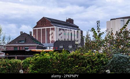 Vista degli edifici storici del porto di Westhafen a Moabit, Mitte, Berlino, Germania Foto Stock